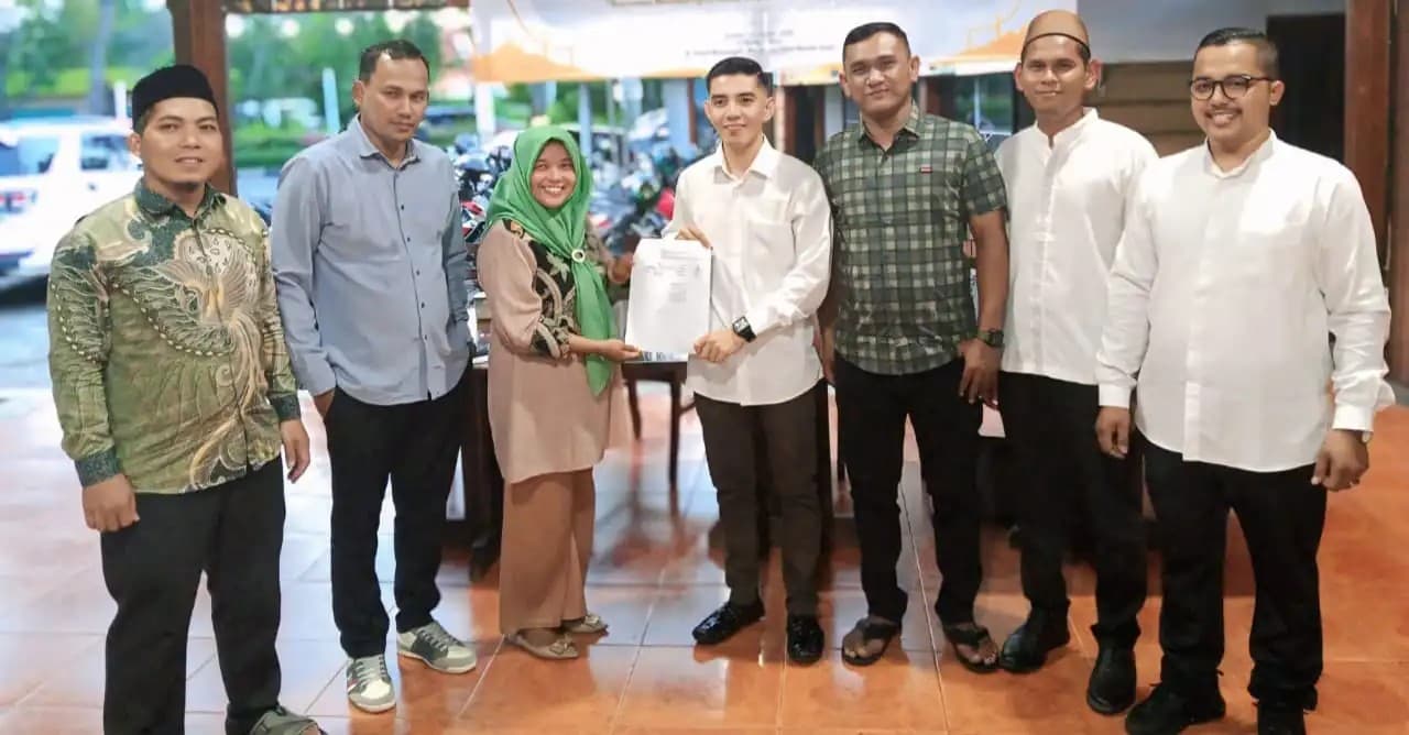 photos-pengukuhan alumni hukum...-1742053882751-92353.jpg